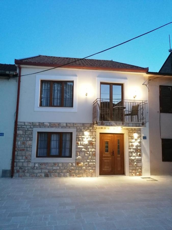 Vila Mira 特雷比涅 外观 照片
